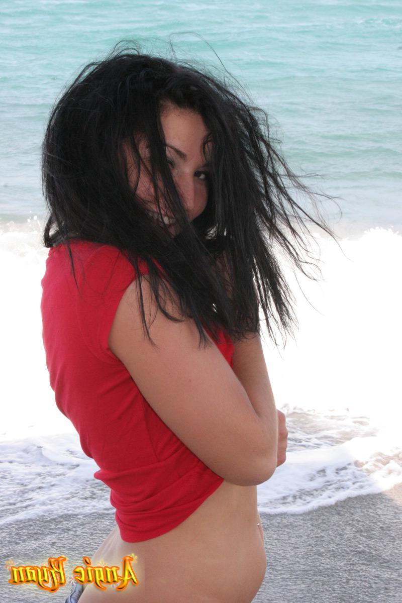 20P Pictures of teen slut Angie Ryan showing off her hot body outside