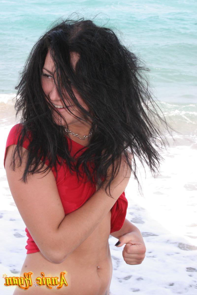 20P Pictures of teen slut Angie Ryan showing off her hot body outside
