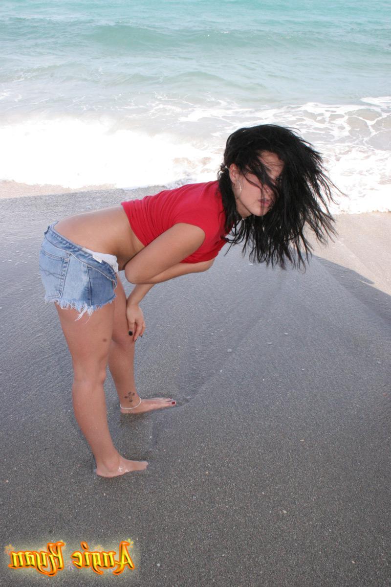 20P Pictures of teen slut Angie Ryan showing off her hot body outside