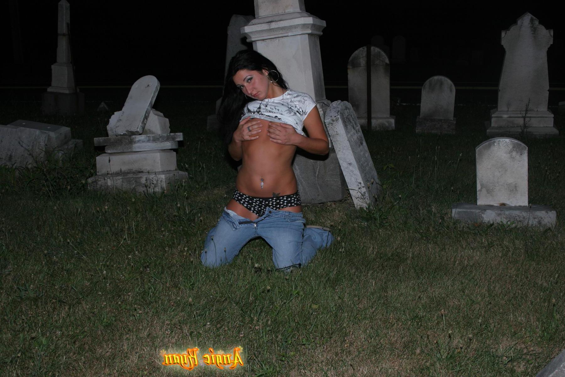 20P Pictures of teen Angie Ryan exposing her hot nude body to the camera