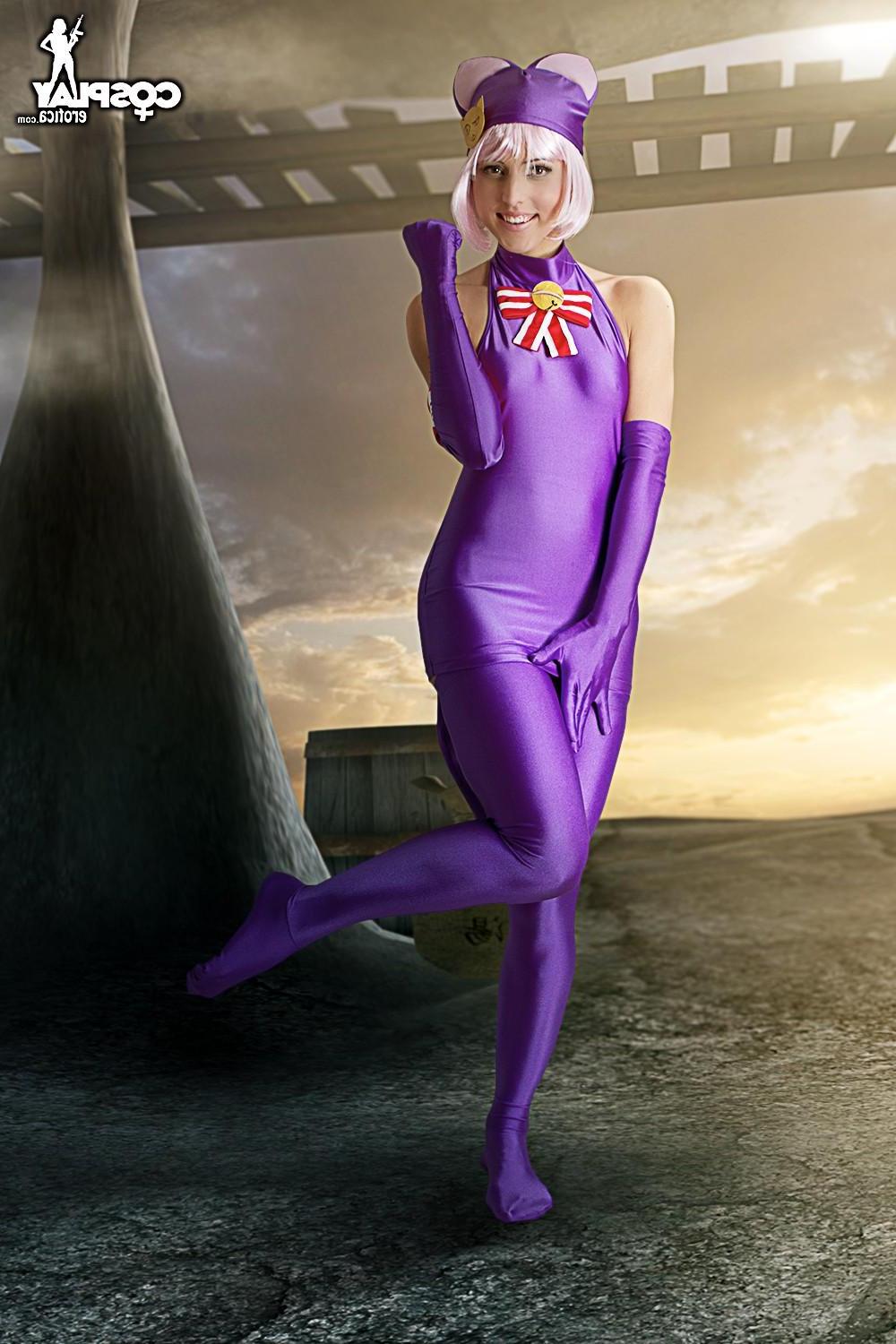 12P Beautiful cosplayer Anne shows you her fun parts in costume