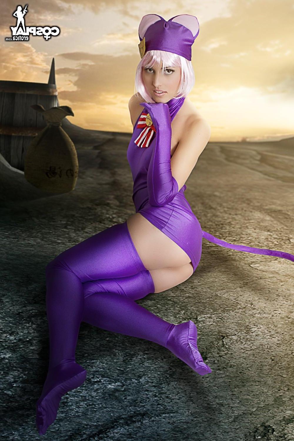 12P Beautiful cosplayer Anne shows you her fun parts in costume