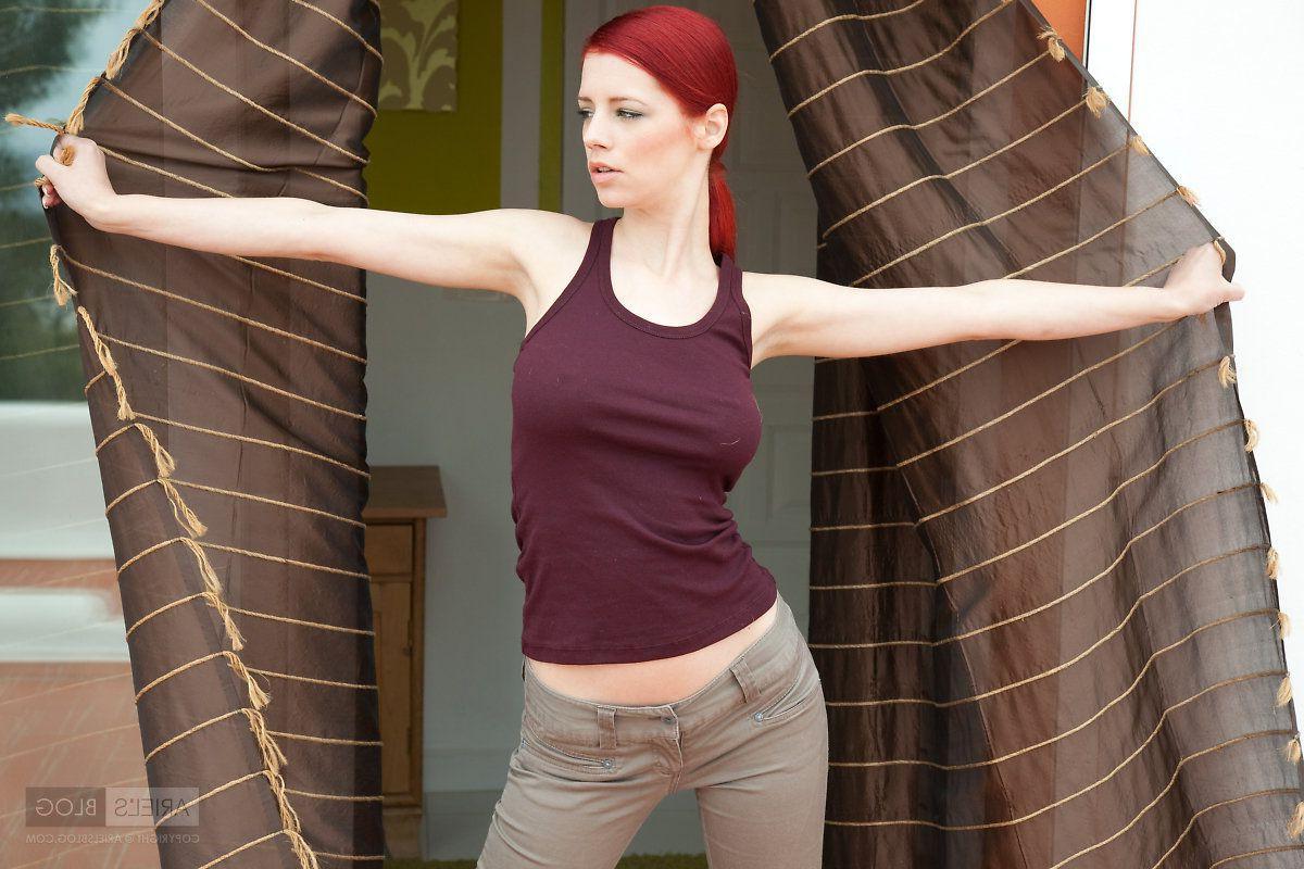 16P Pictures of Ariel's Blog exposing her fuckable body outside