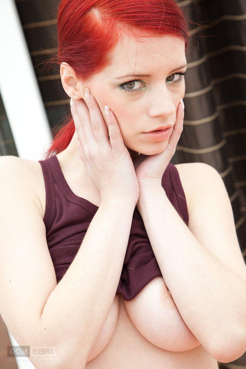16P Pictures of Ariel's Blog exposing her fuckable body outside