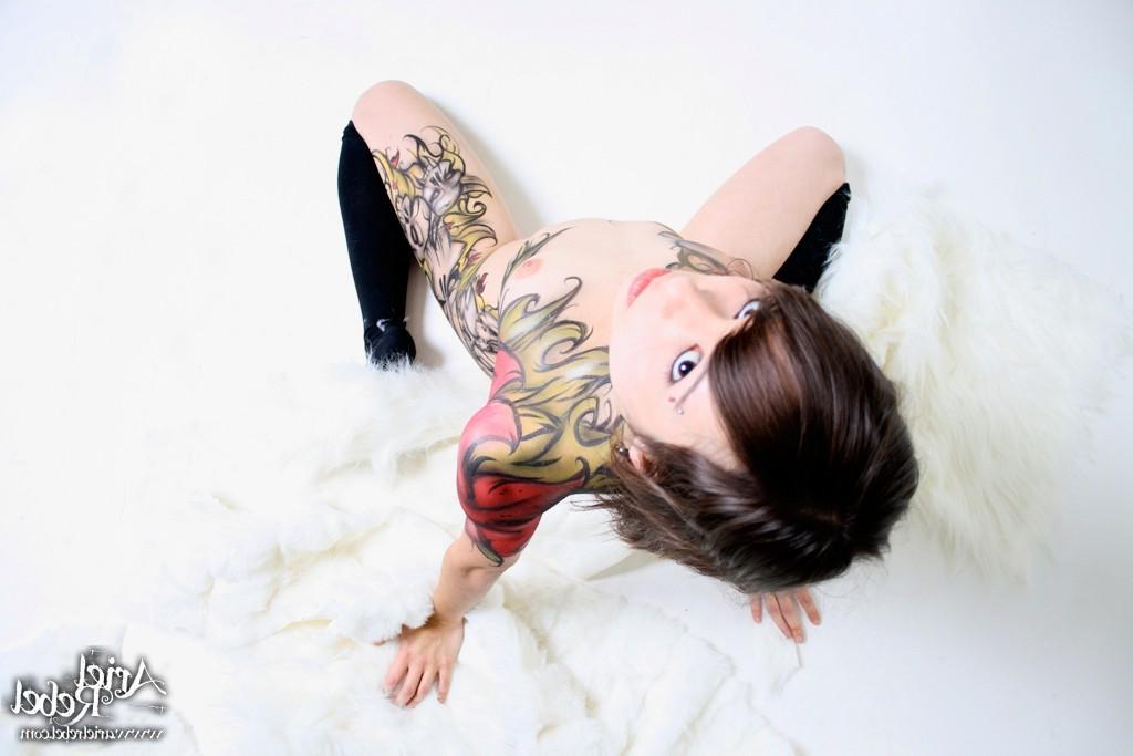 15P Ariel Rebel does a sexy tease in body paint