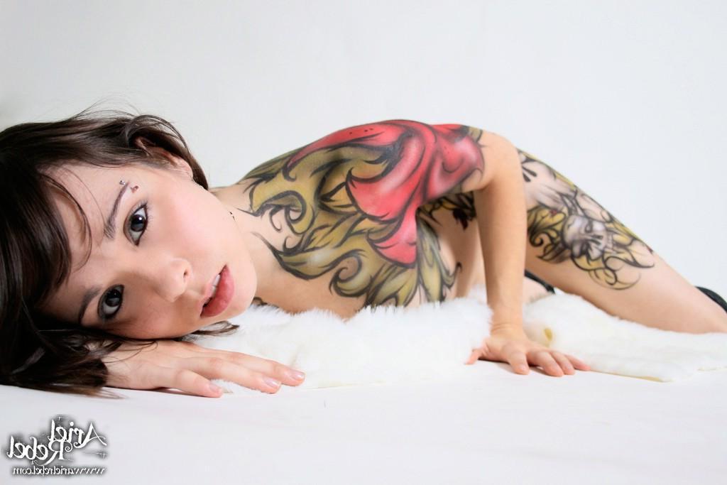15P Ariel Rebel does a sexy tease in body paint