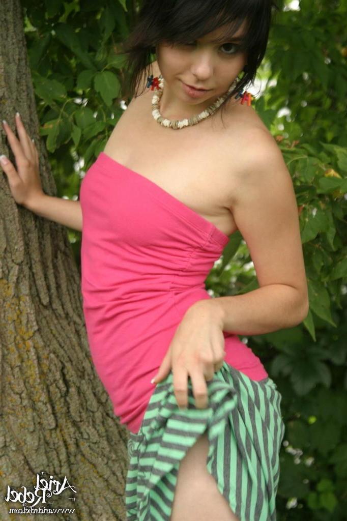 15P Pics of teen amateur Ariel Rebel showing off her hot body