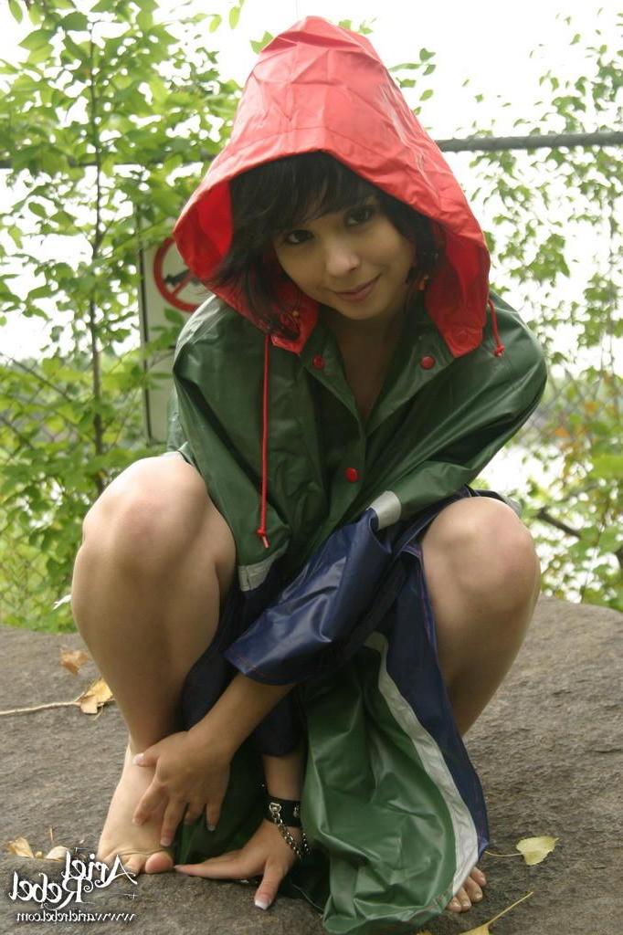 15P Pictures of Ariel Rebel exposing her tight teen body outside