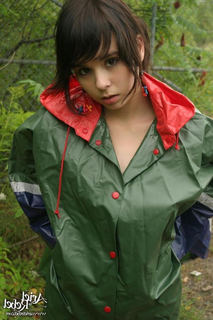 15P Pictures of Ariel Rebel exposing her tight teen body outside