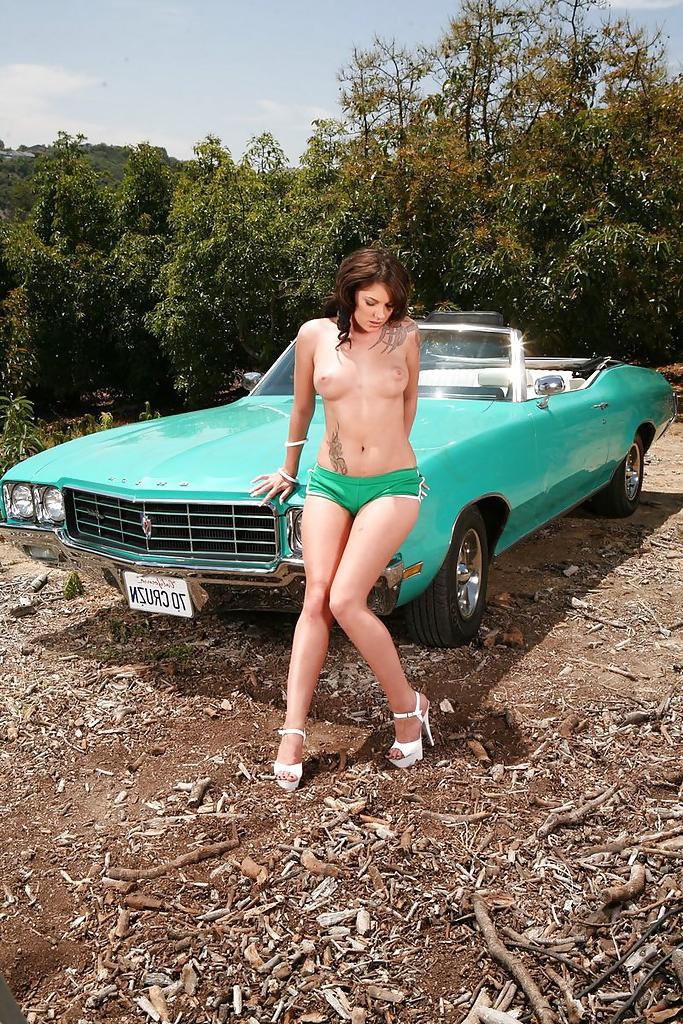 16P Leggy babe Chayse Evans demonstrates her seductive curves outdoor