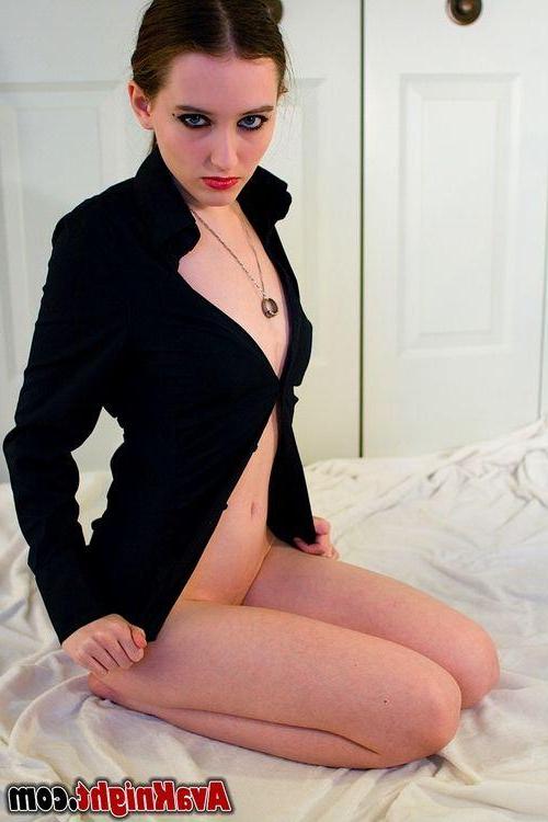 20P Pictures of teen girl Ava Knight showing you her sexy body