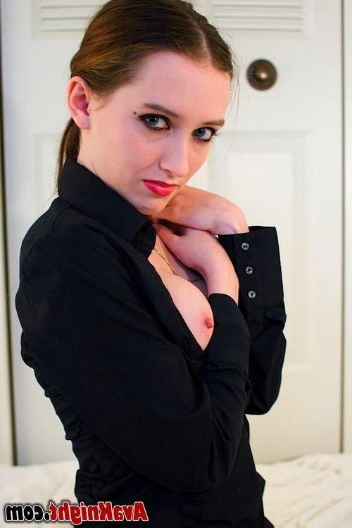 20P Pictures of teen girl Ava Knight showing you her sexy body