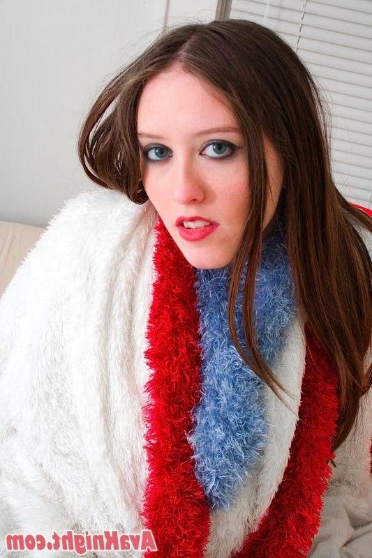 14P Pictures of Ava Knight ready for sex in bed