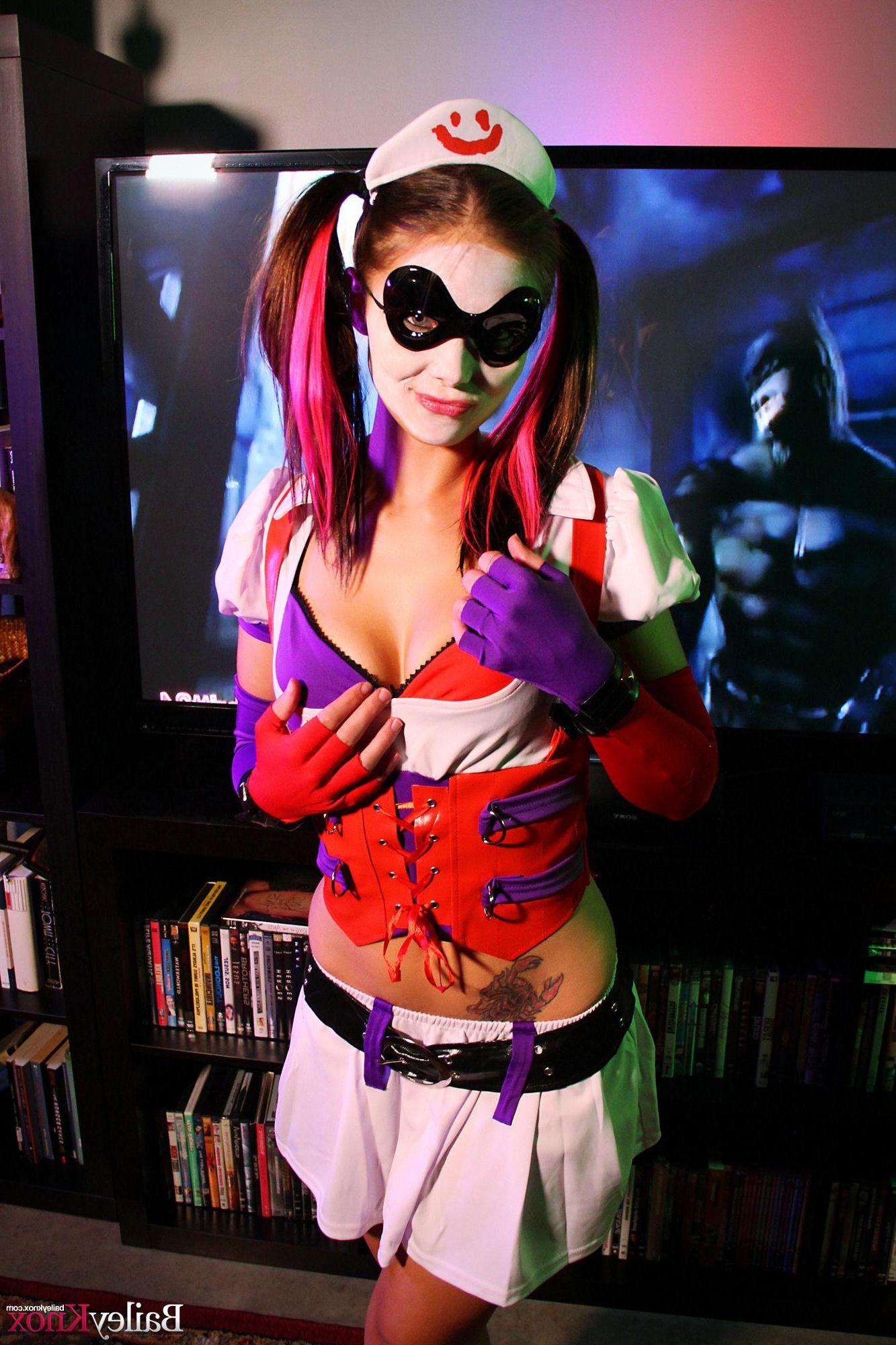 12P Bailey Knox gives you a little Harley Quinn from Arkham Asylum cosplay