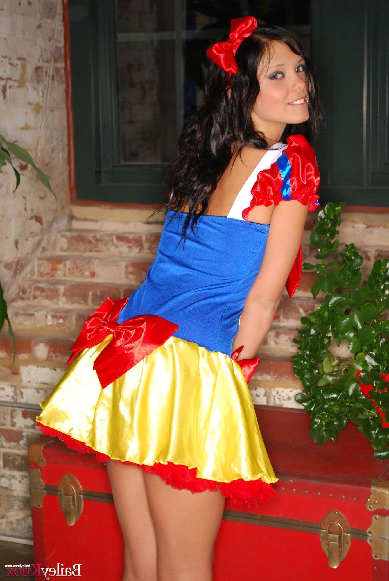 20P Pictures of teen hottie Bailey Knox dressed as a sexy snow white