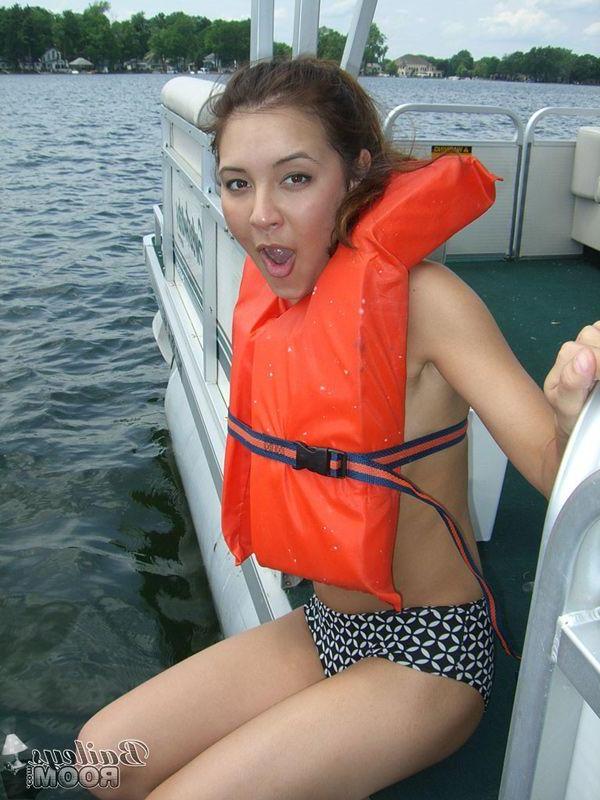 15P Pictures of teen cutie Bailey's Room exposing her boobs on a boat