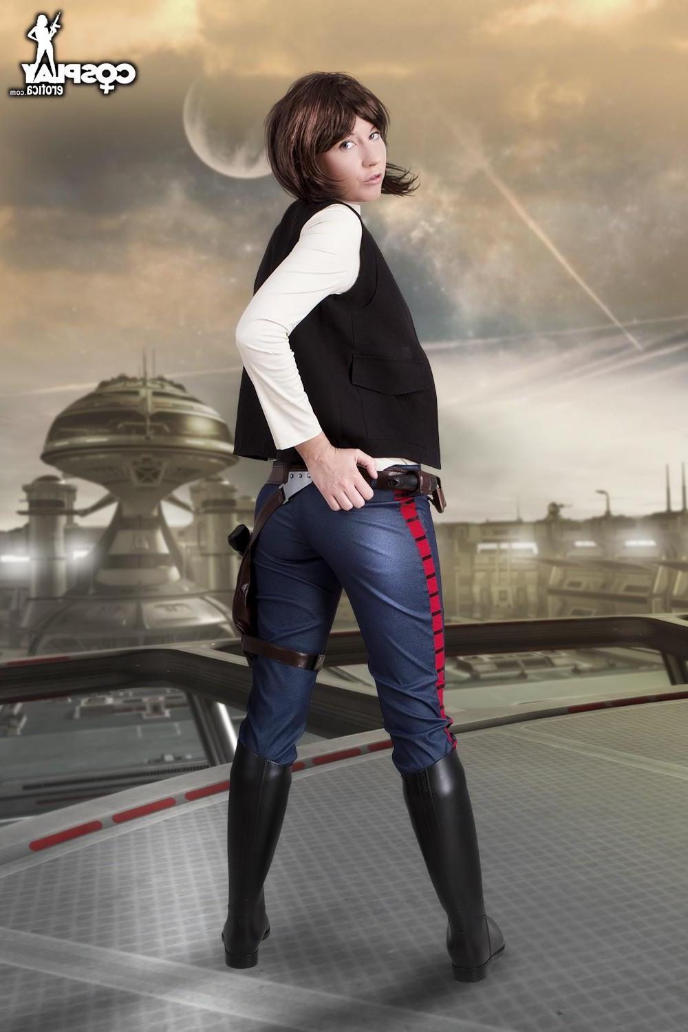 12P Cosplay girl Betsie dresses as the sexiest Han Solo I've ever seen