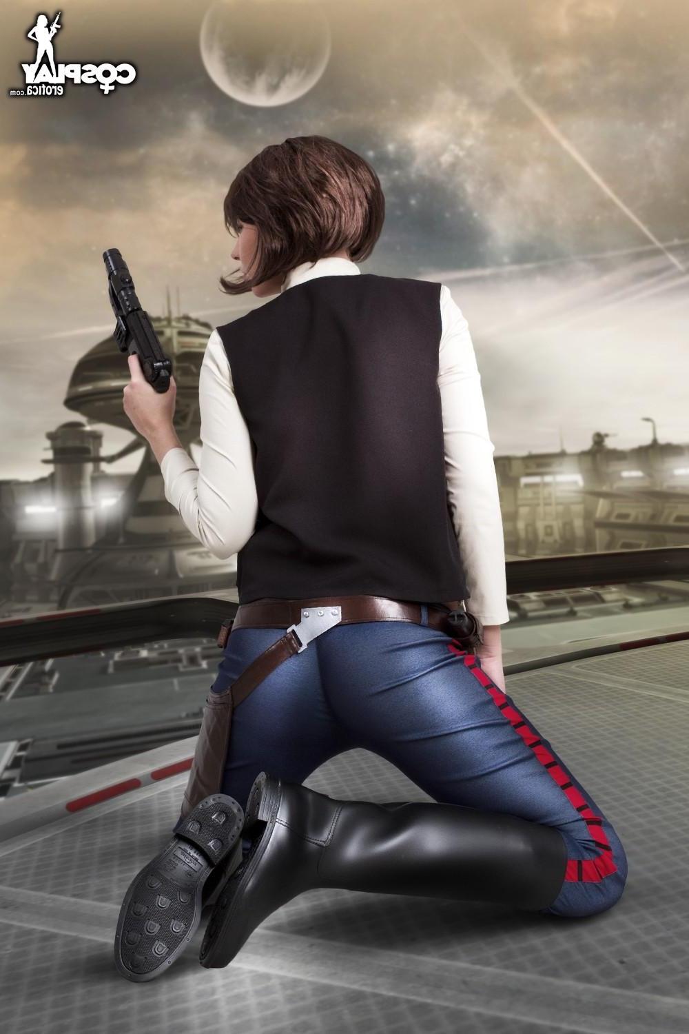 12P Cosplay girl Betsie dresses as the sexiest Han Solo I've ever seen