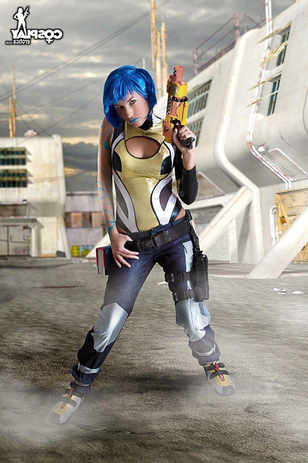 16P Cosplayer Betsie does a sexy Borderlands set