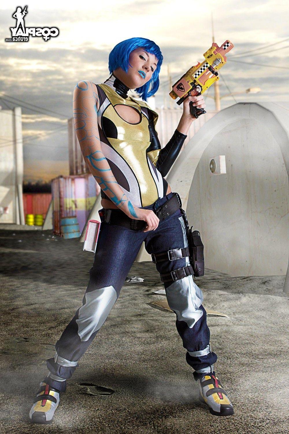 16P Cosplayer Betsie does a sexy Borderlands set