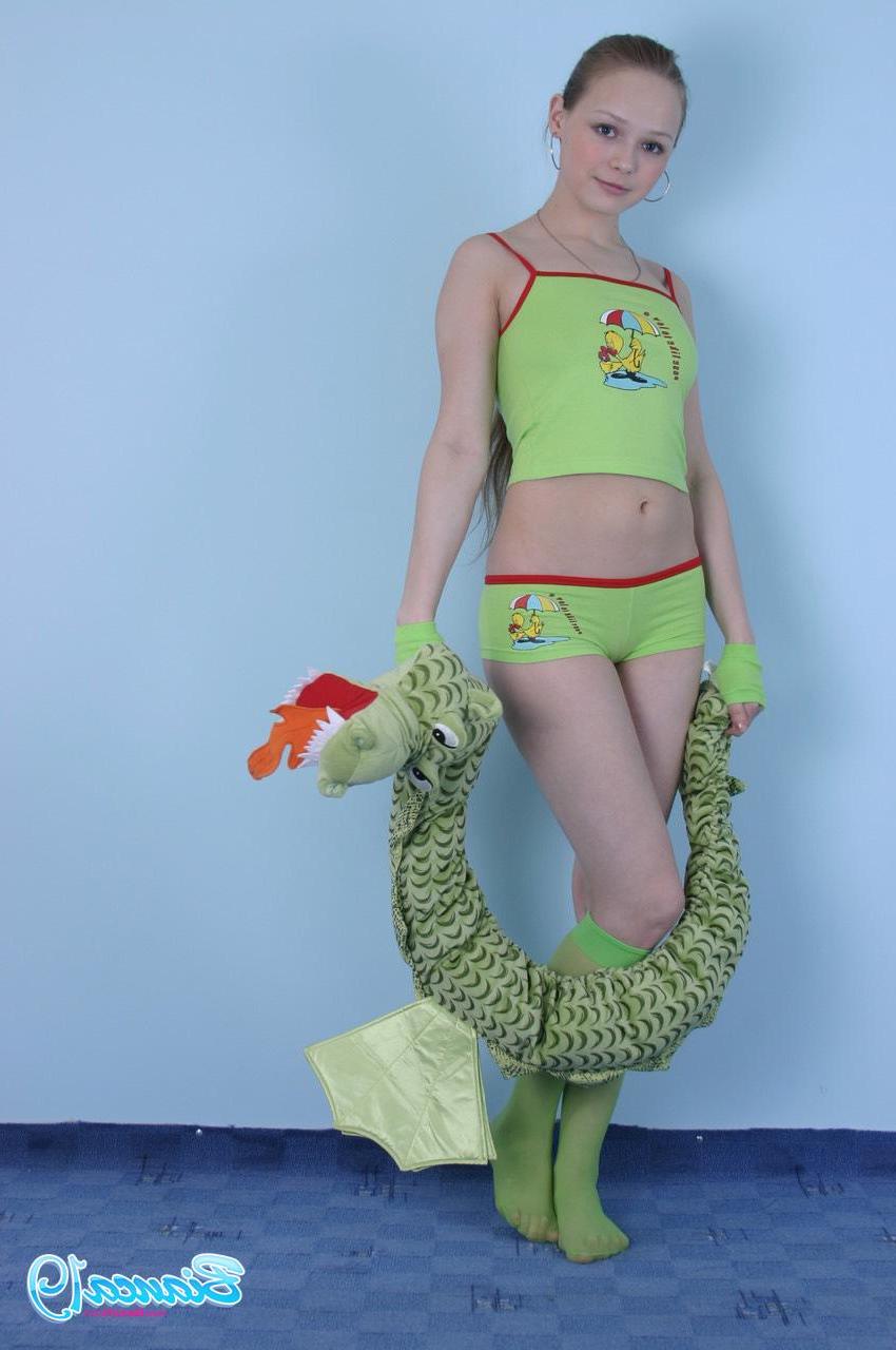 15P Pictures of Bianca 19 flaunting her hot teen body