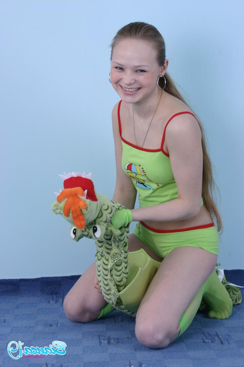 15P Pictures of Bianca 19 flaunting her hot teen body