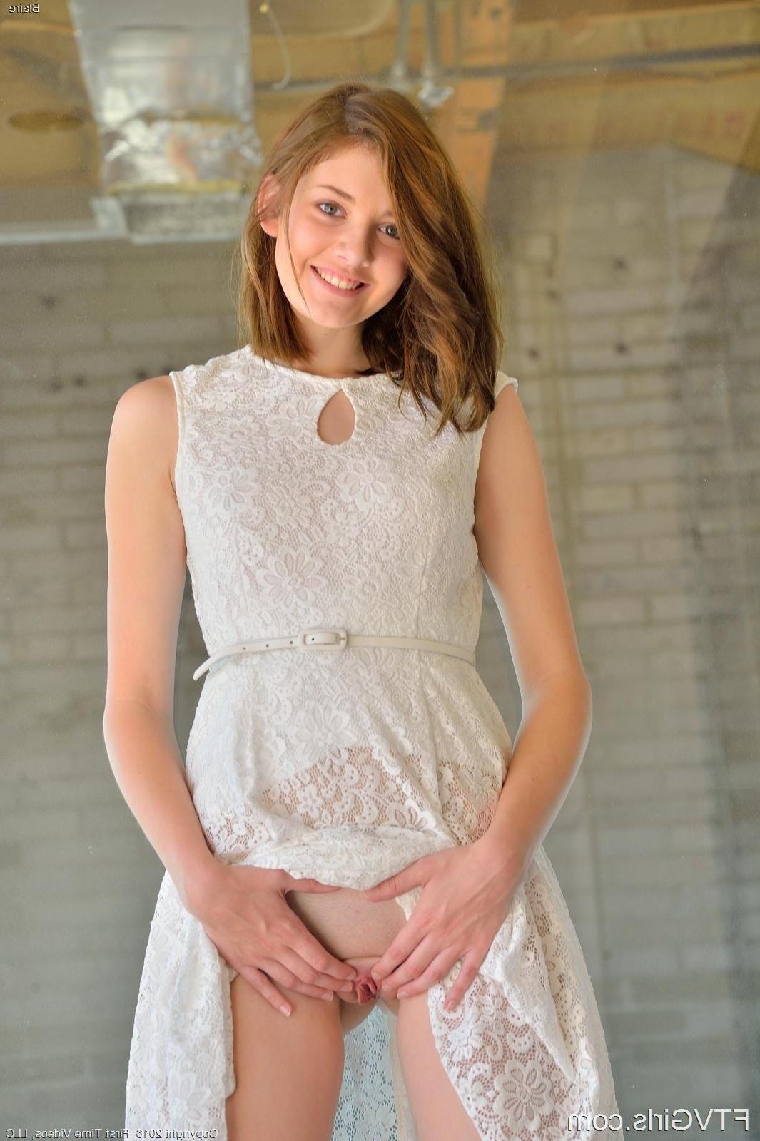 15P Pretty girl Blaire penetrates her pussy with her high-heels