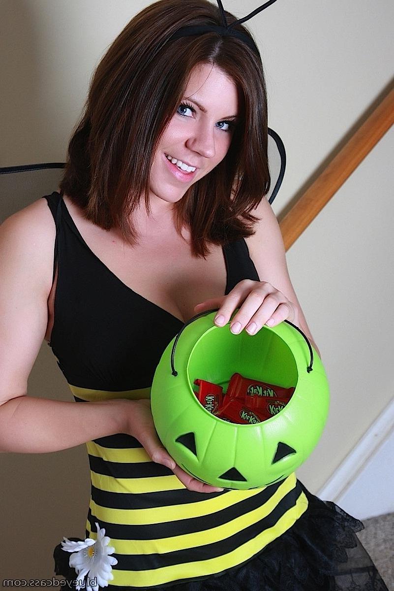 15P Pictures of hot teen Cas dressed up for halloween