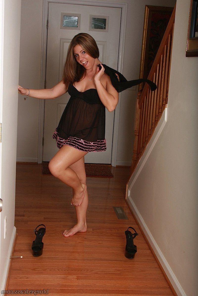 15P Pictures of Blueyed Cass exposing her hot body for you
