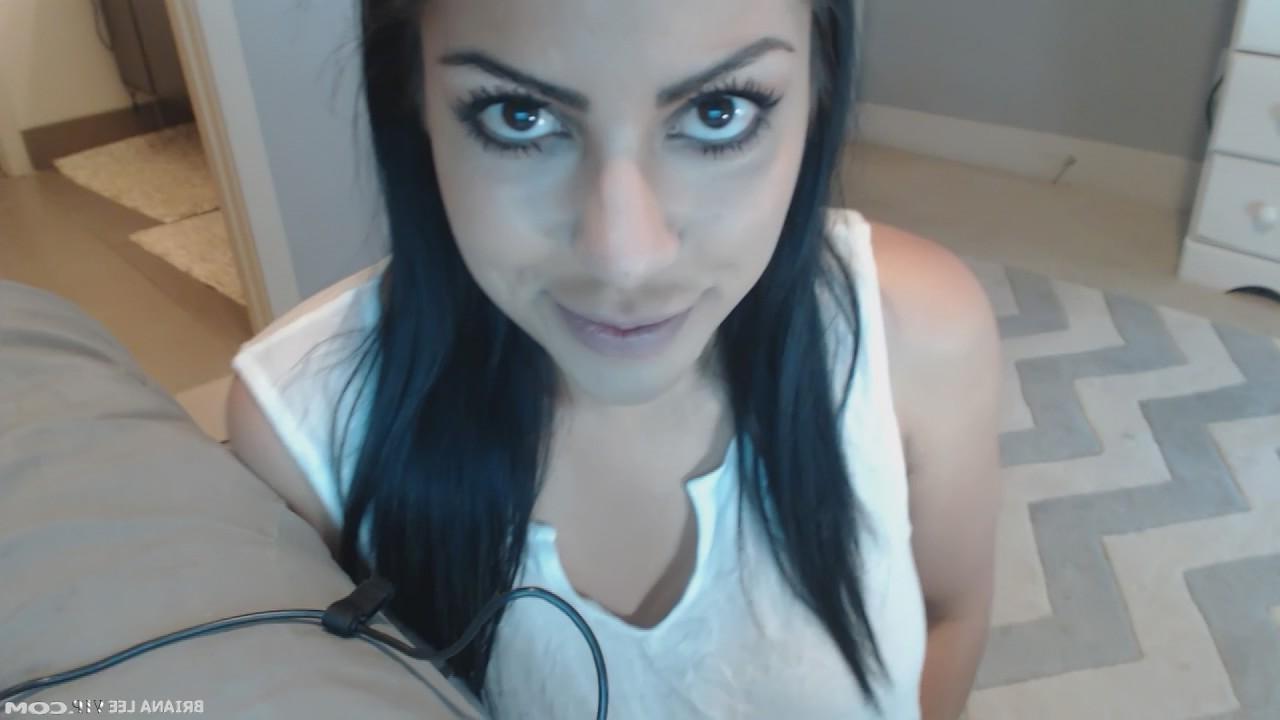 15P Briana Lee gets naked and plays with her dildo
