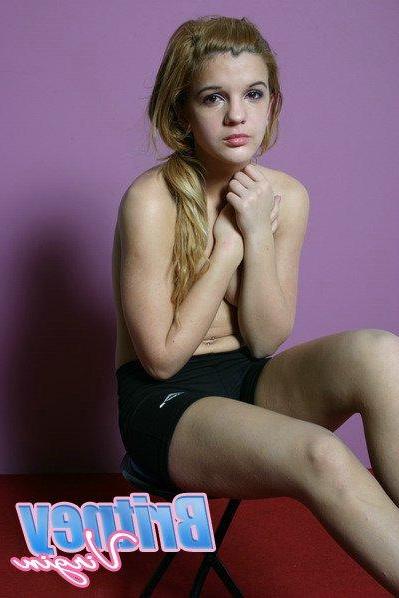 16P Pictures of teen girl Britney Virgin teasing with her hot body