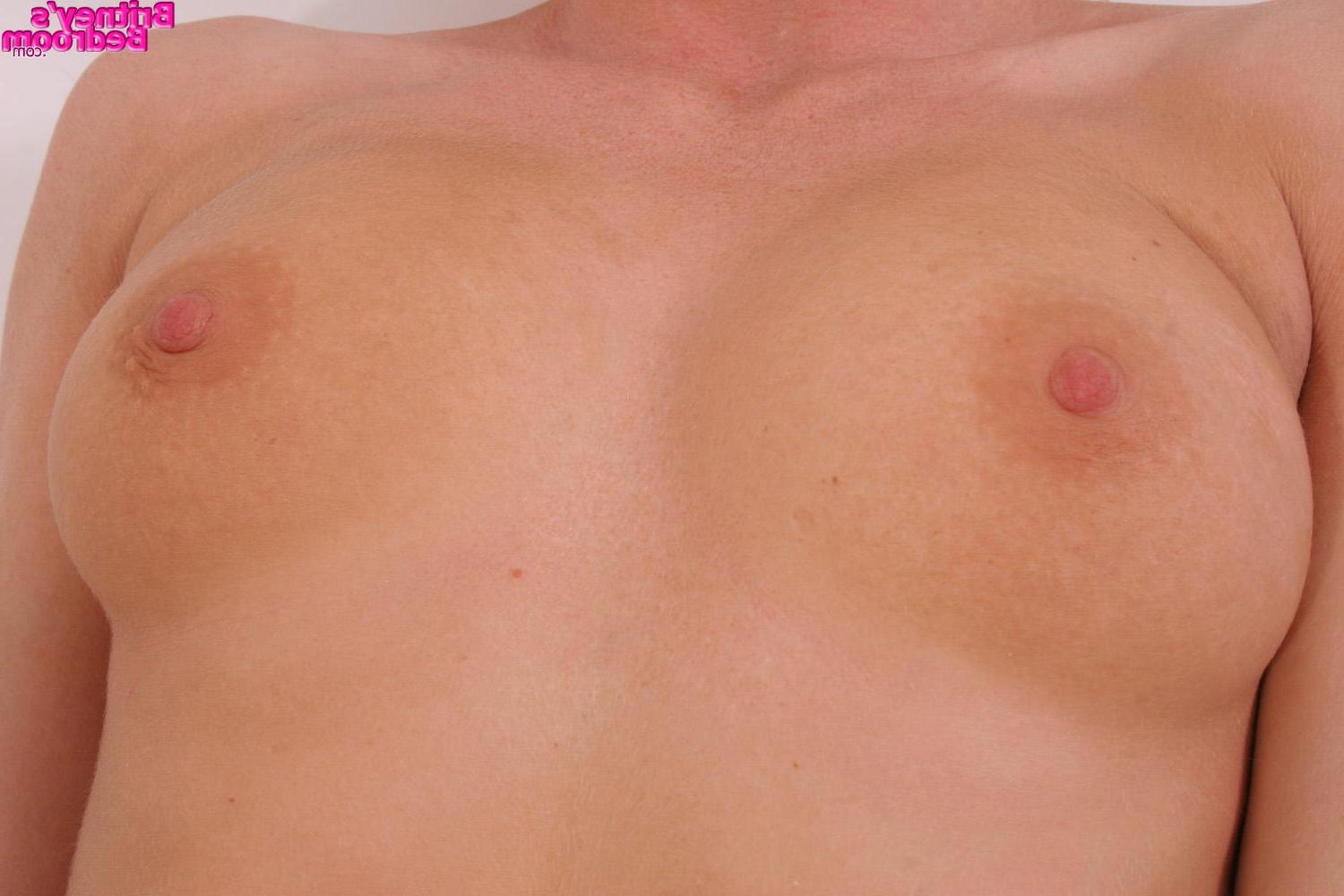 15P Pictures of teen Britney's Bedroom flaunting her hot teen body