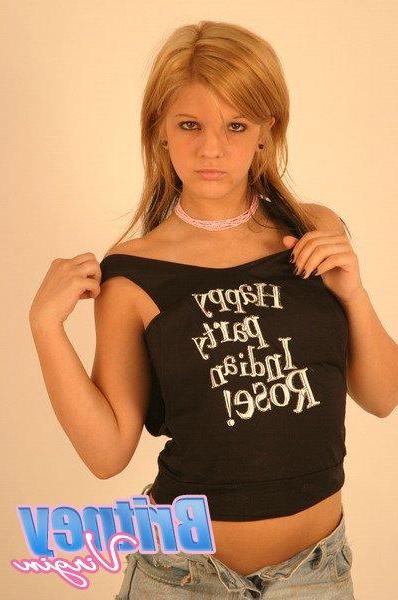 15P Pictures of teen Britney Virgin teasing with her hot body