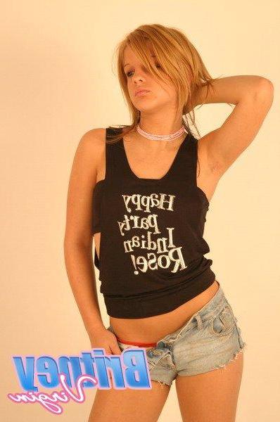 15P Pictures of teen Britney Virgin teasing with her hot body