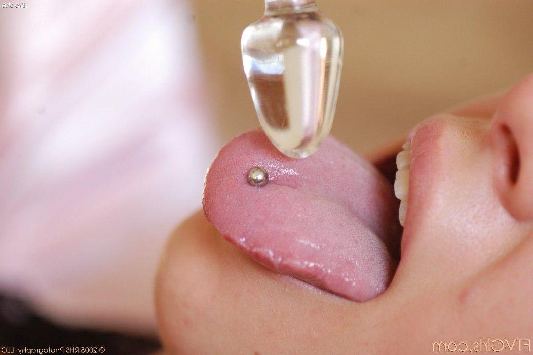 20P Pictures of Brooke playing with a glass dildo