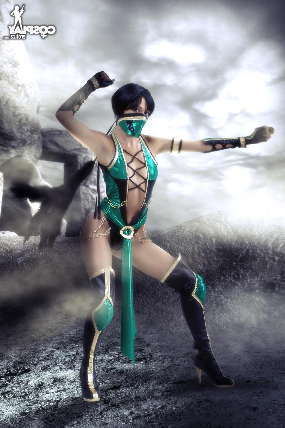 12P Cosplay babe Brownie dresses as a super hot Jade from Mortal Kombat
