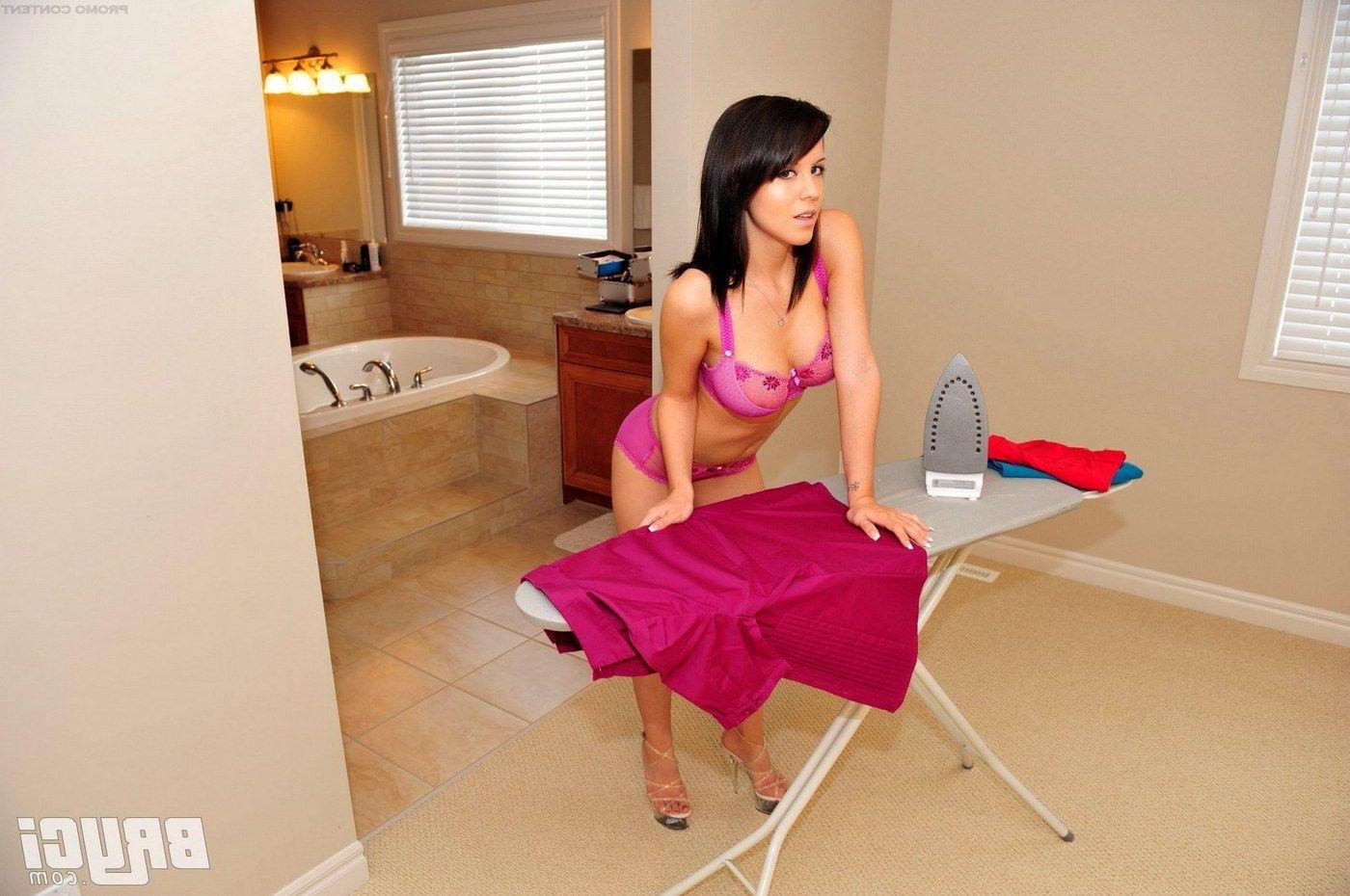 15P Pictures of Bryci doing some sexy ironing
