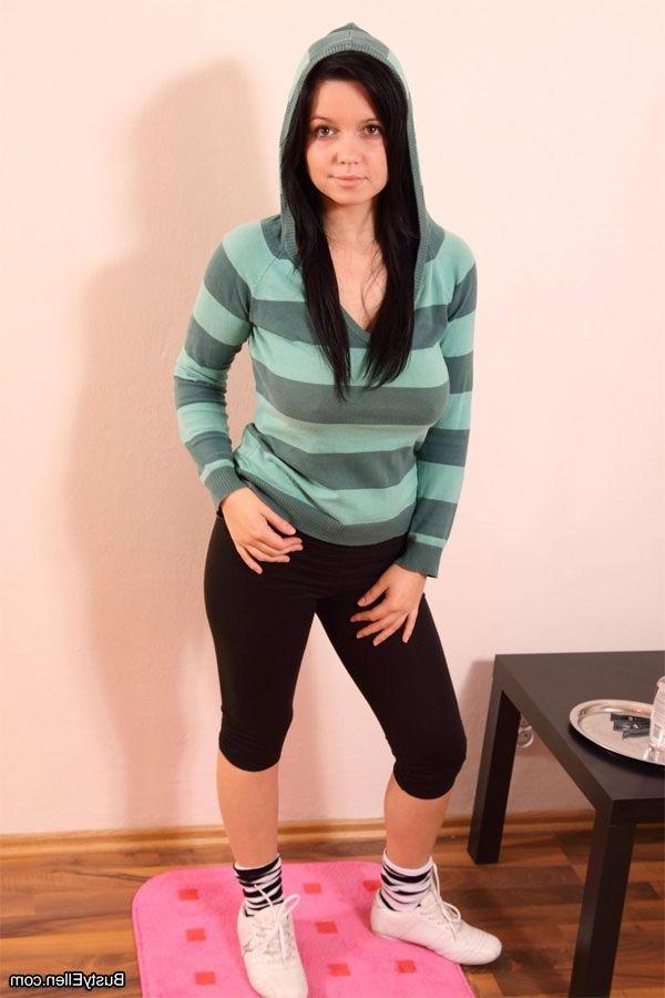 15P Pictures of teen model Busty Ellen showing her hot busty body