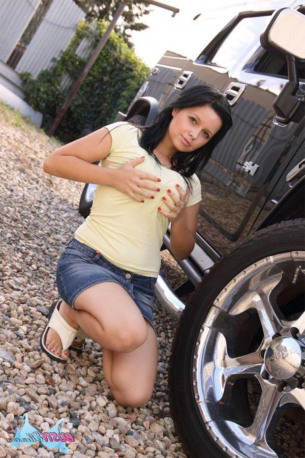 15P Pictures of Busty Ellen masturbating in her car