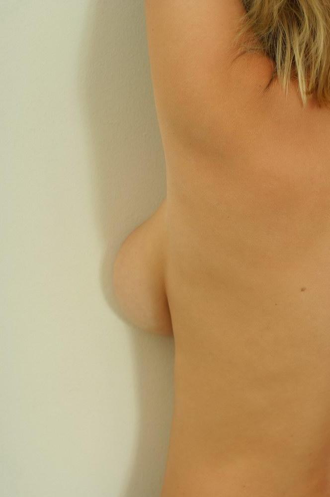 15P Pictures of Busty Nastya showing off her nude body