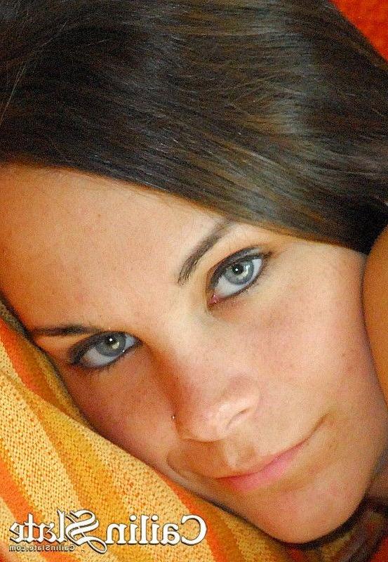 15P Pictures of teen babe Cailin Slate showing off her hot body