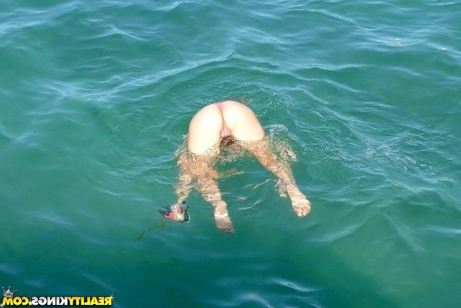 20P Callie Calypso takes her tight ass for a ride on a boat