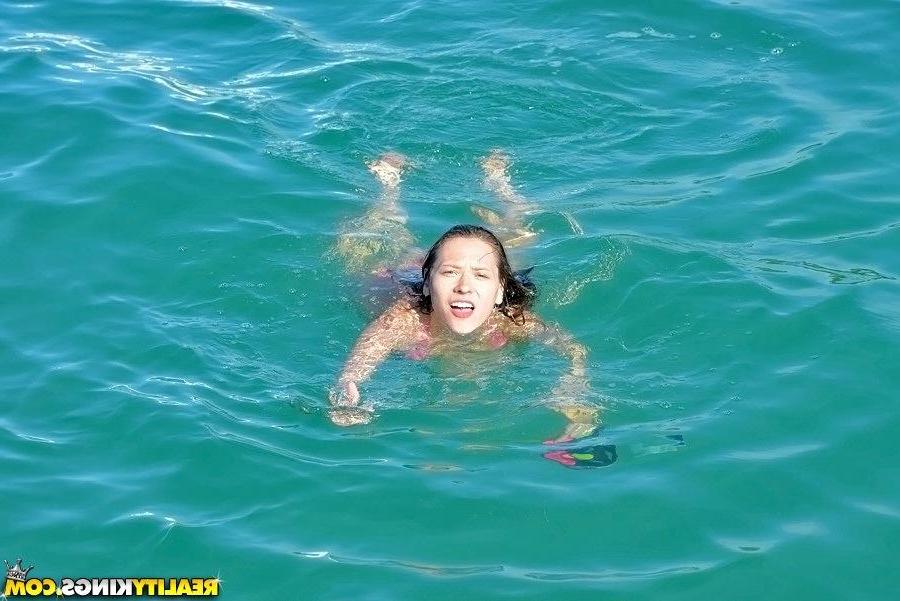 20P Callie Calypso takes her tight ass for a ride on a boat