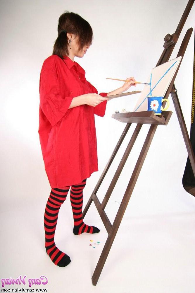 19P Pictures of teen hottie Cam Vivian painting in long striped socks