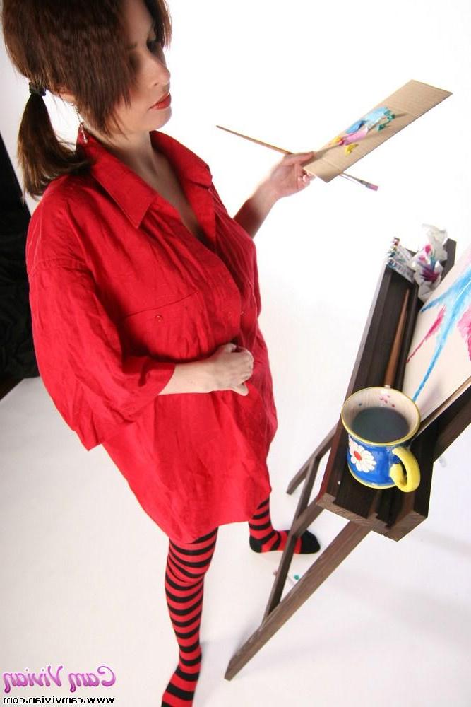 19P Pictures of teen hottie Cam Vivian painting in long striped socks