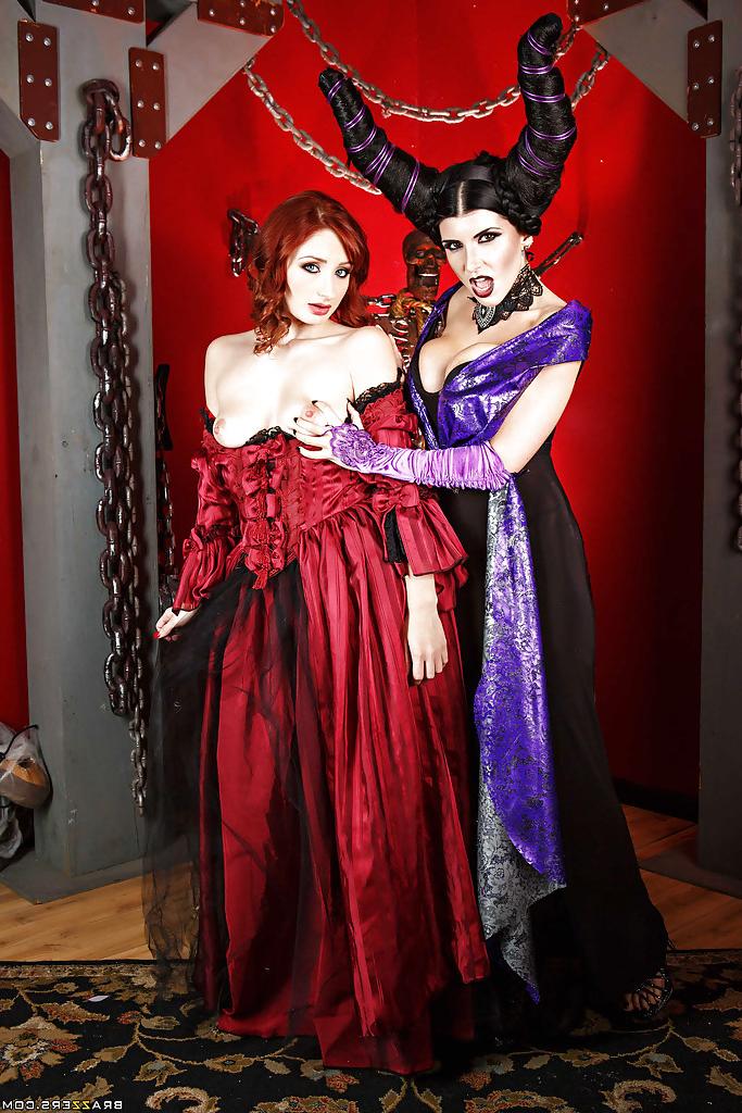 16P Cosplay lesbians Romi Rain and Violet Monroe kissing and posing