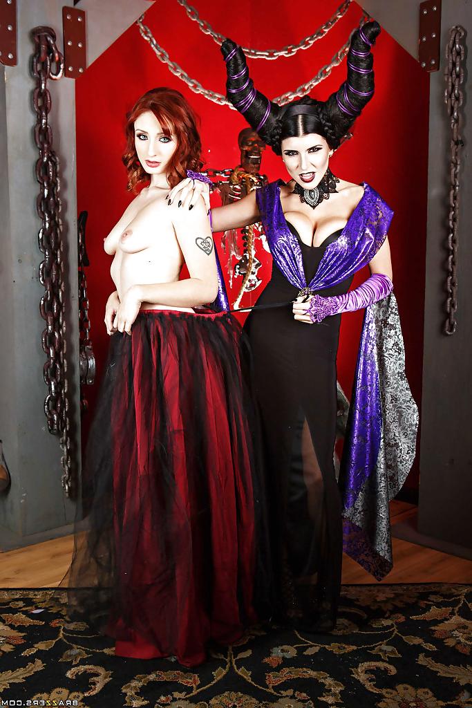 16P Cosplay lesbians Romi Rain and Violet Monroe kissing and posing