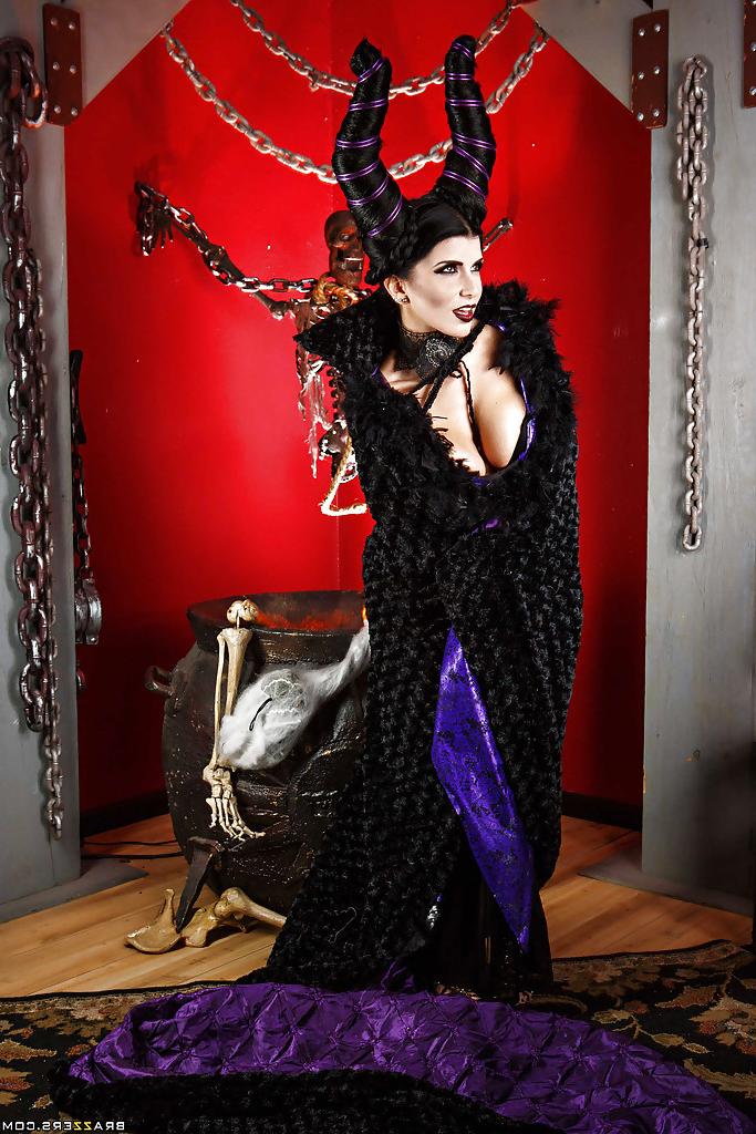 16P Milf pornstar Romi Rain showing off in her Halloween costume