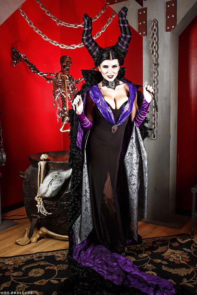 16P Milf pornstar Romi Rain showing off in her Halloween costume