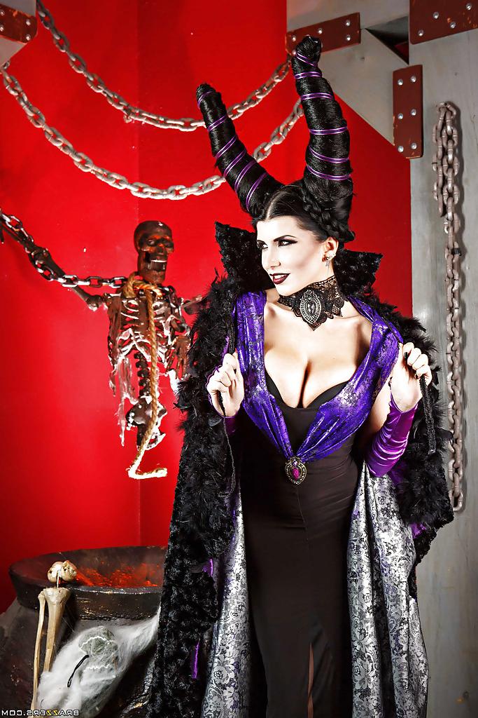 16P Milf pornstar Romi Rain showing off in her Halloween costume